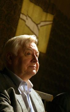 Сегодня исполняется 90 лет со дня рождения Олега Павловича Табакова (1935-2018), великого артиста и педагога, создателя и руководителя театров и театральных школ, человека, истово любившего жизнь и множившего в ней радость