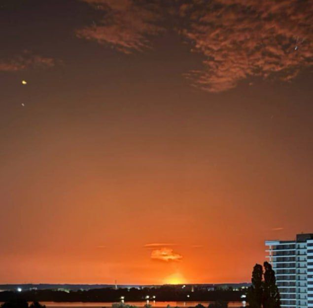 Сообщается о мощном взрыве и пожаре в Днепропетровской области на фоне воздушной тревоги