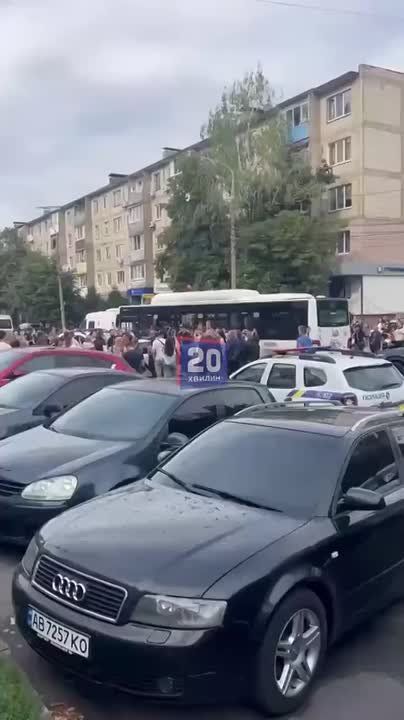 В Виннице произошла массовая стычка с полицией после принудительной мобилизации парня