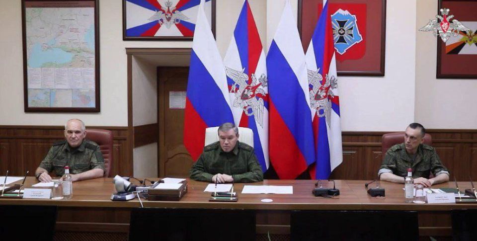 Два майора: На брифинге начальника Генштаба ВС РФ на карте Россия оказалась в включенными в нее Одесской и Николаевской областями