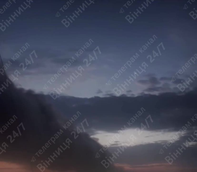 Ещё кадры из Винницы. Пожар после ракетного удара и сильного взрыва