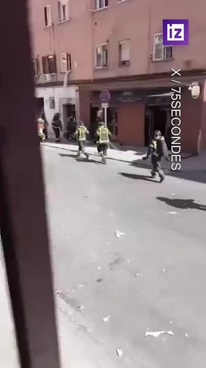 В результате взрыва в баре Мадрида пострадали как минимум 25 человек
