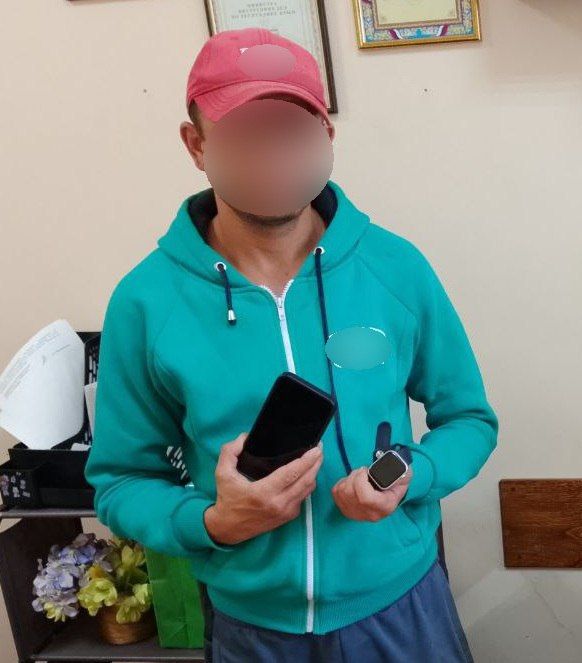 В Евпатории мошенник обманул девушку и присвоил её гаджеты