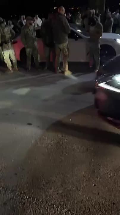 В Тернополе сотрудники ТЦК в балаклавах и спецэкипировке устроили облаву на водителей, сообщают местные паблики