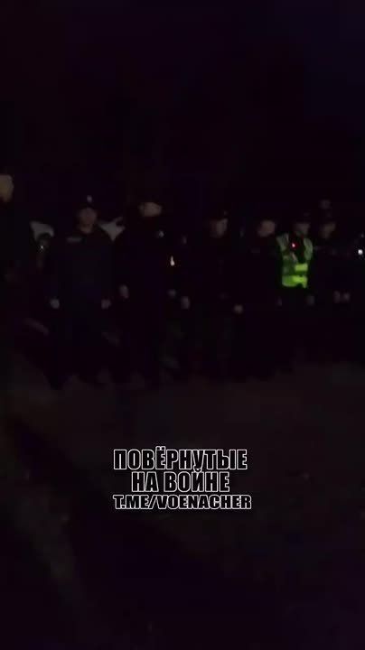 Полицаи нагрянули в одно из сел Винницкой области в поисках ухилянтов из-за чего возник конфликт с местным населением