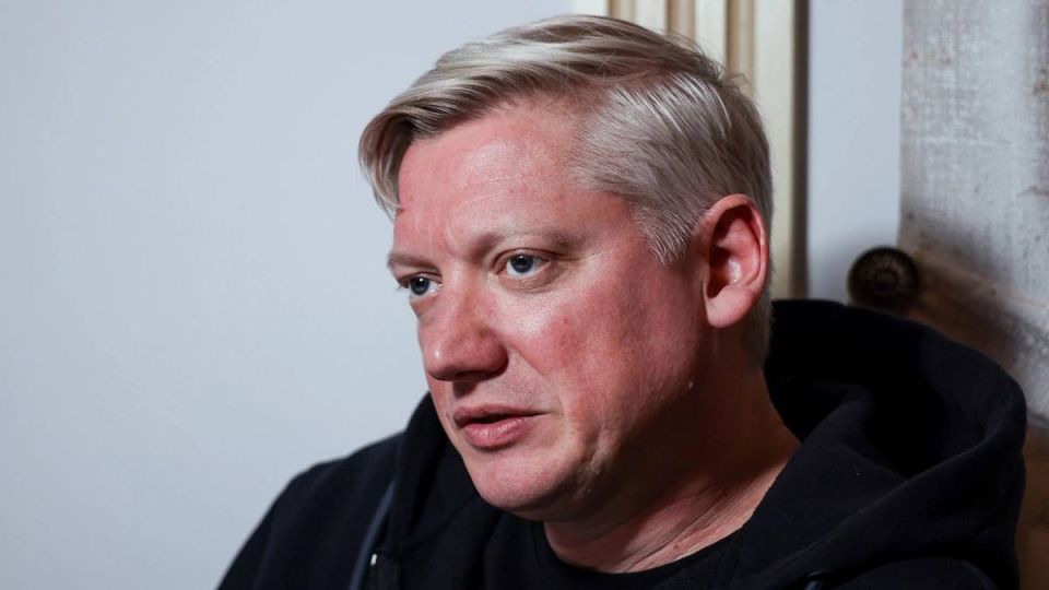 В онлайн-кинотеатре Kion 1 октября вышел сериал «Бар «Один звонок» — о мистическом месте, в котором посетителям предлагают сыграть в русскую рулетку за звонок на тот свет