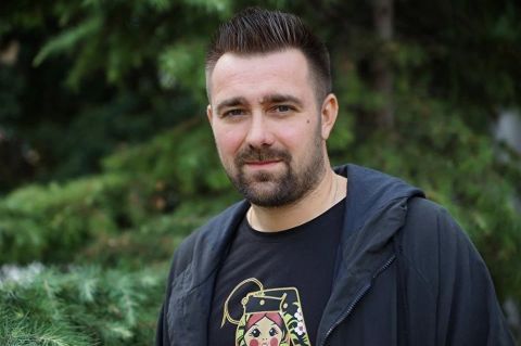 Платон Беседин: Джим Джармуш, отличный режиссёр: «Однажды я пошёл с Роберто Бениньи в рабочую столовую в Риме. Там стояли длинные столы, где все сидели вместе. Мы обедали с этими людьми в голубых комбинезонах. Роберто...