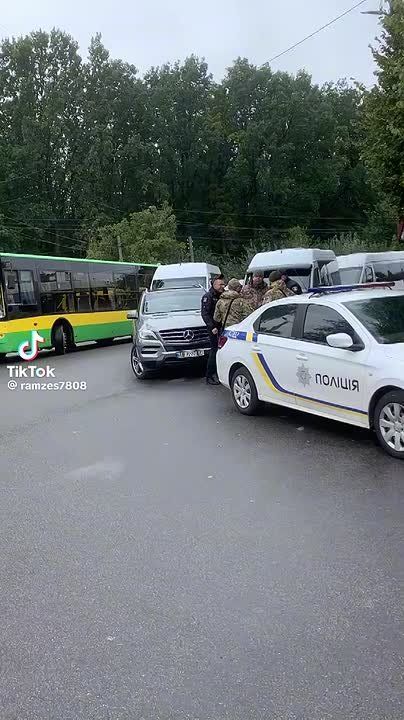 Винница. ТЦК-шники с мусорами начали кошмарить маршрутчиков