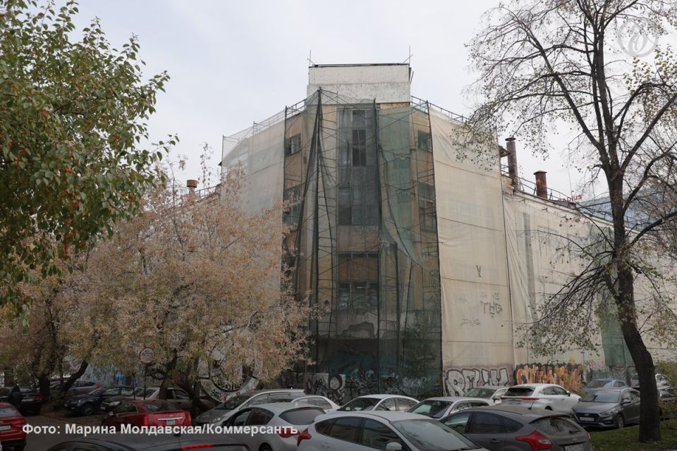 Объект культурного наследия «Здание Госстраха» в Банковском переулке за администрацией Екатеринбурга продали на торгах за 39,9 млн руб