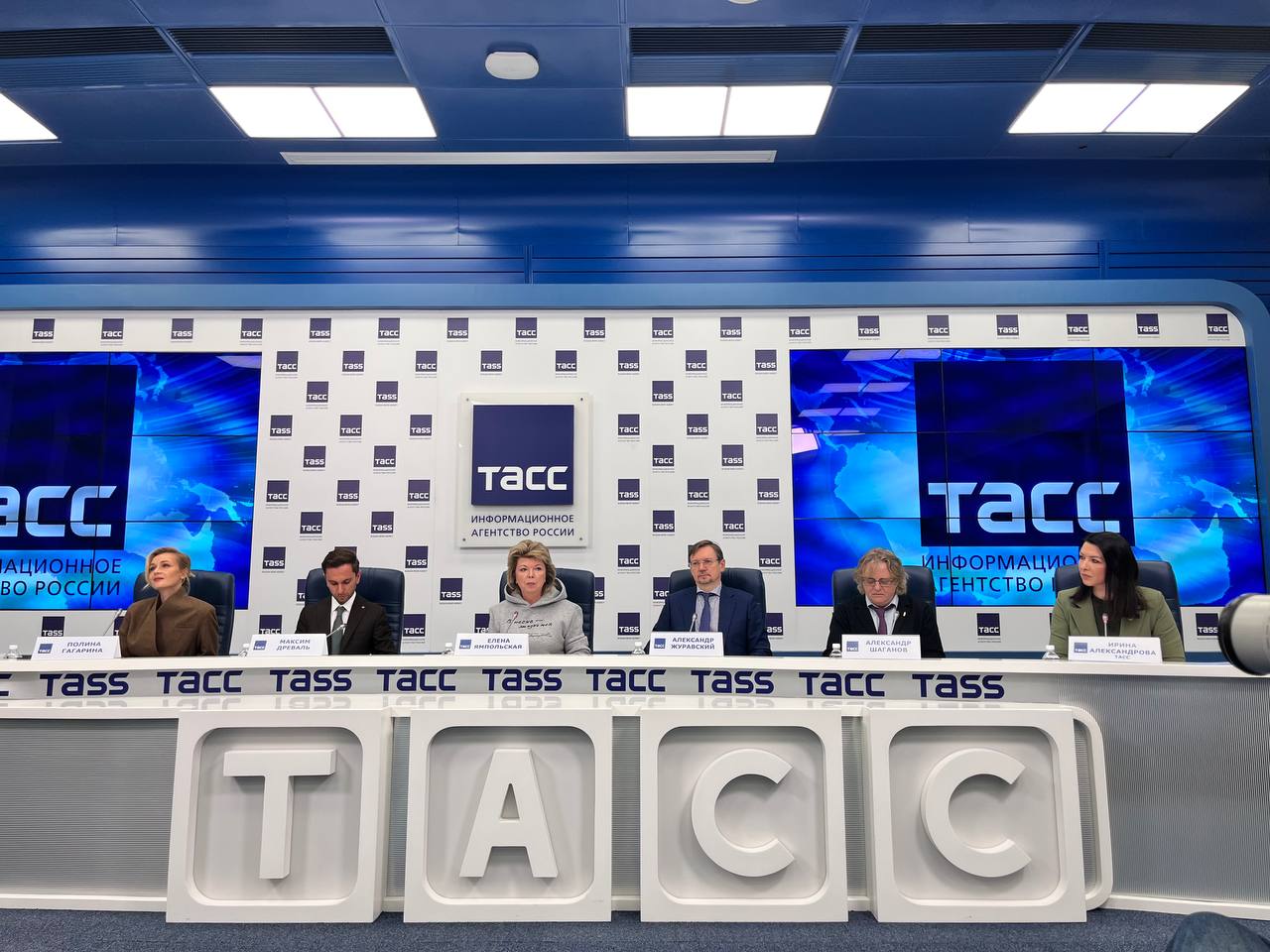 «Заглянуть в вечность через песенные строки» «Заглянуть в вечность через песенные строки»