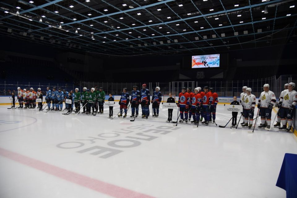 В Новосибирске стартовал Турнир по хоккею с шайбой, посвященный 35-летию МЧС России В Новосибирске стартовал Турнир по хоккею с шайбой, посвященный 35-летию МЧС России