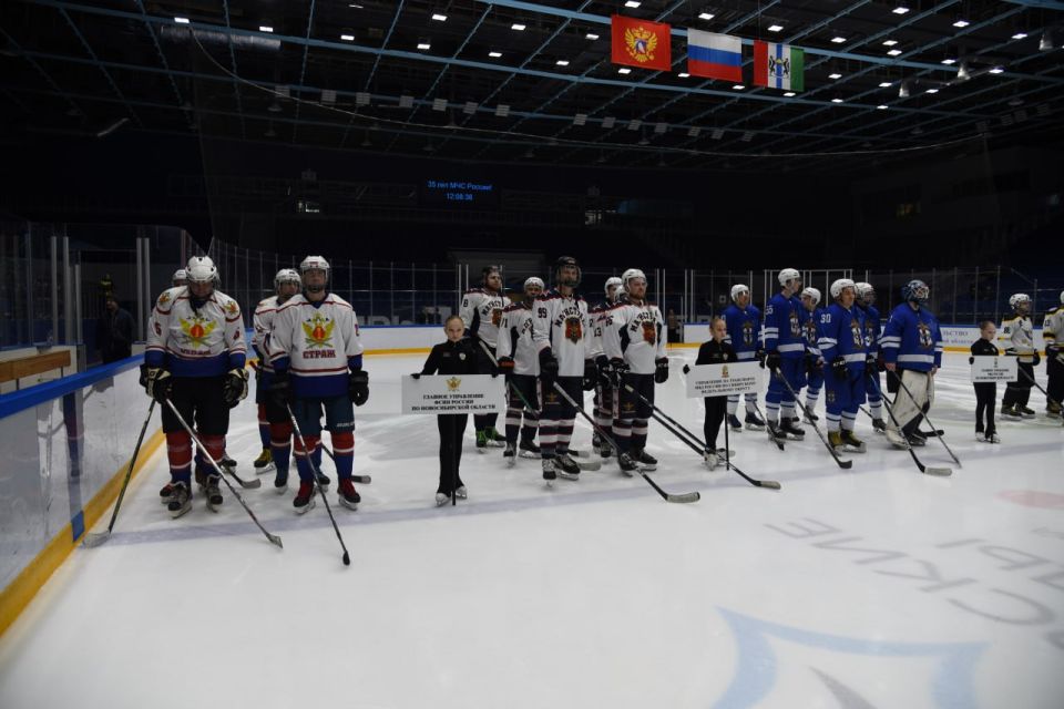 В Новосибирске стартовал Турнир по хоккею с шайбой, посвященный 35-летию МЧС России В Новосибирске стартовал Турнир по хоккею с шайбой, посвященный 35-летию МЧС России