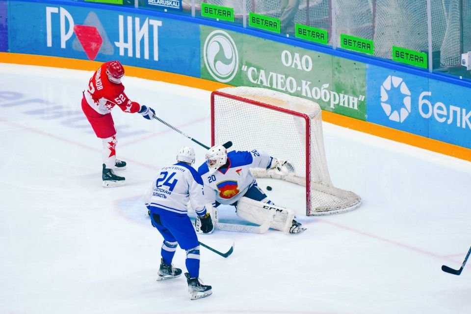 Товарищеский матч «Легенд хоккея» и «Ветеранов Брестской области» Товарищеский матч «Легенд хоккея» и «Ветеранов Брестской области»