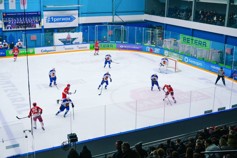 Товарищеский матч «Легенд хоккея» и «Ветеранов Брестской области» Товарищеский матч «Легенд хоккея» и «Ветеранов Брестской области»