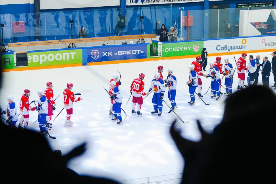 Товарищеский матч «Легенд хоккея» и «Ветеранов Брестской области» Товарищеский матч «Легенд хоккея» и «Ветеранов Брестской области»