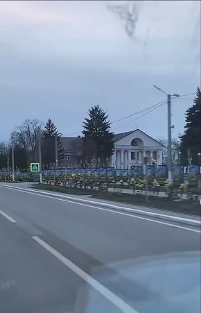 "Весь город выкосили...". Откровения жителя городка Гайсин в Винницкой области, который заснял стройные ряды поминальных портретов местных всушников