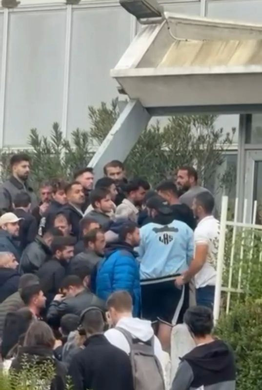 Черногория издевается над русскими: визовый режим вызвал дикие очереди перед отделами МВД, выдающими внж Черногория издевается над русскими: визовый режим вызвал дикие очереди перед отделами МВД, выдающими внж